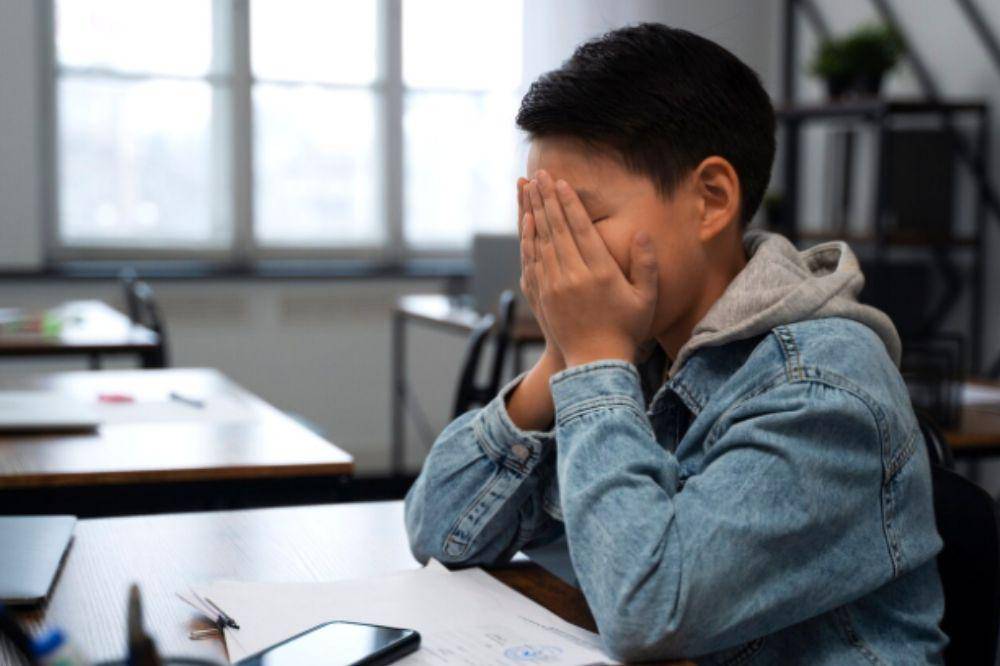 teeneger stressed