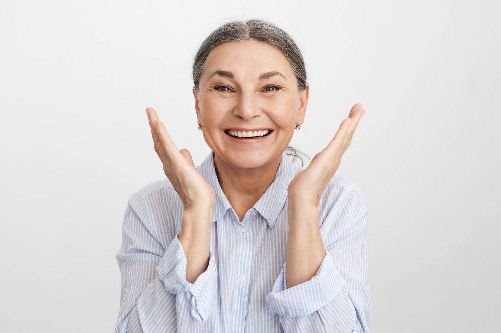Cara Menghilangkan Smile Line yang Semakin Terlihat