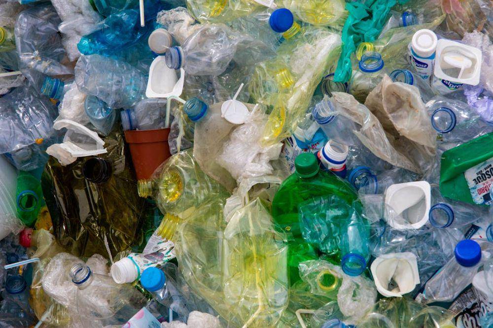 Sampah botol plastik