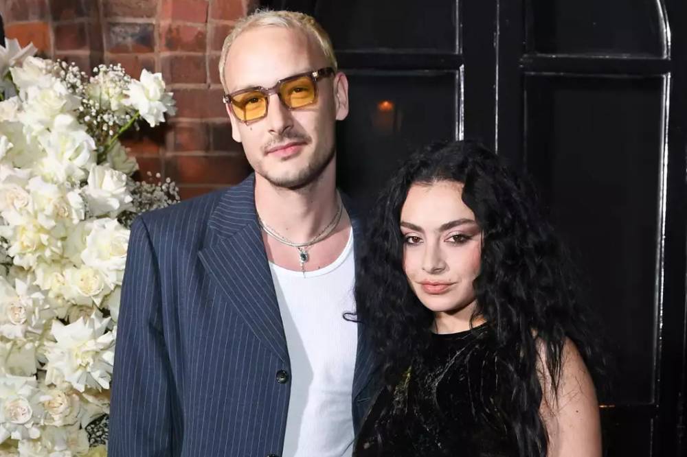 Fakta Kisah Cinta Charli XCX dan George Daniel The 1975