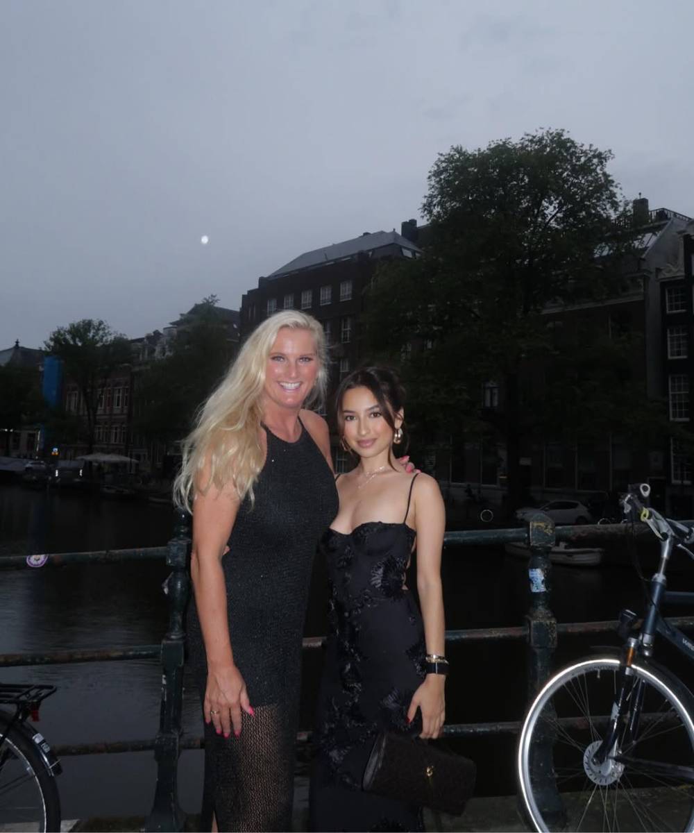 Foto Jennifer Coppen dan Ibu Justin hubner