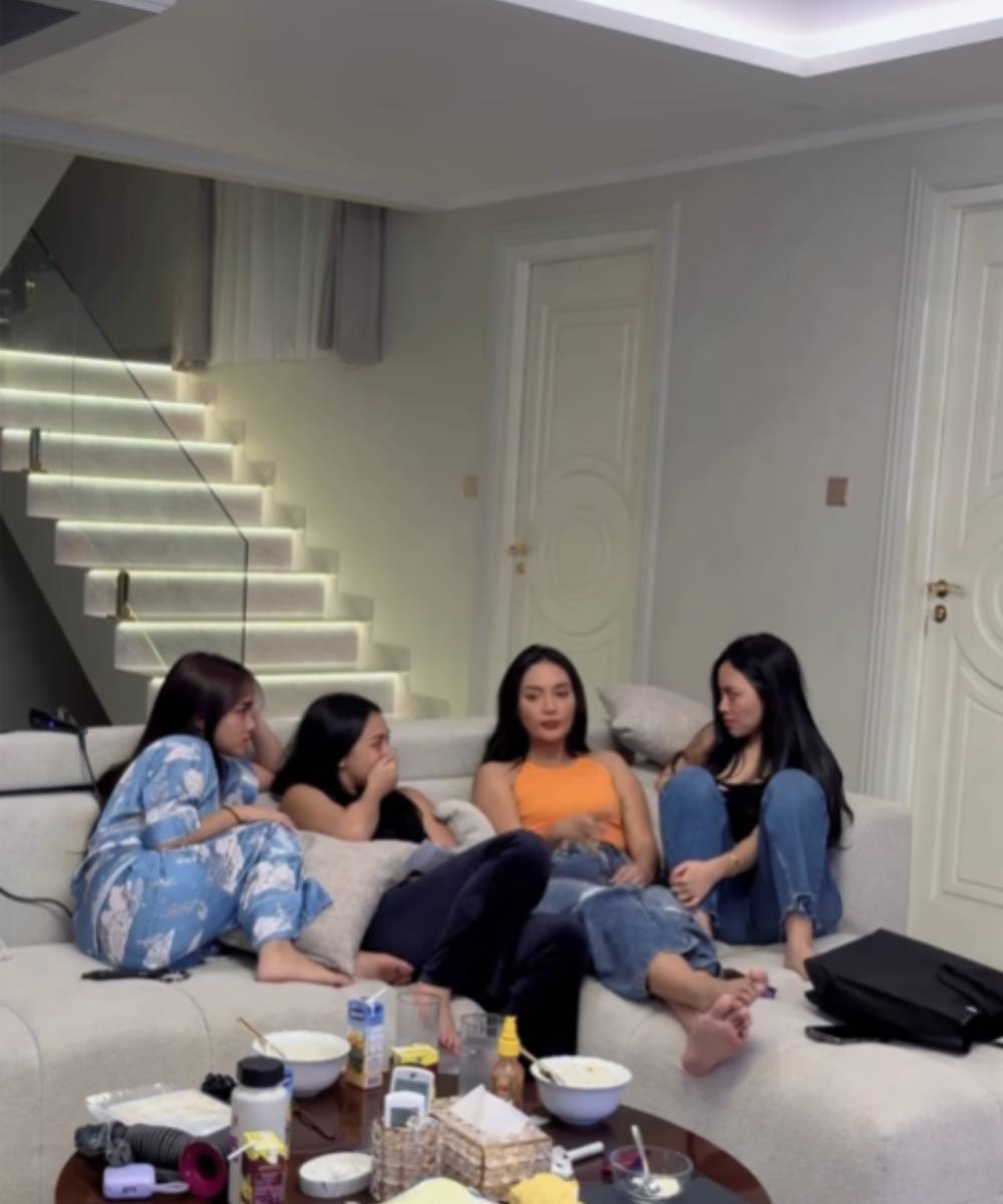 Kode Kesedihan Erika Carlina saat Hamil Pertama