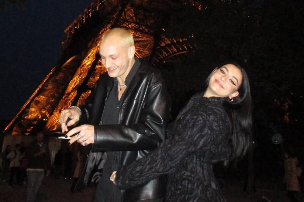 Fakta Kisah Cinta Charli XCX dan George Daniel The 1975
