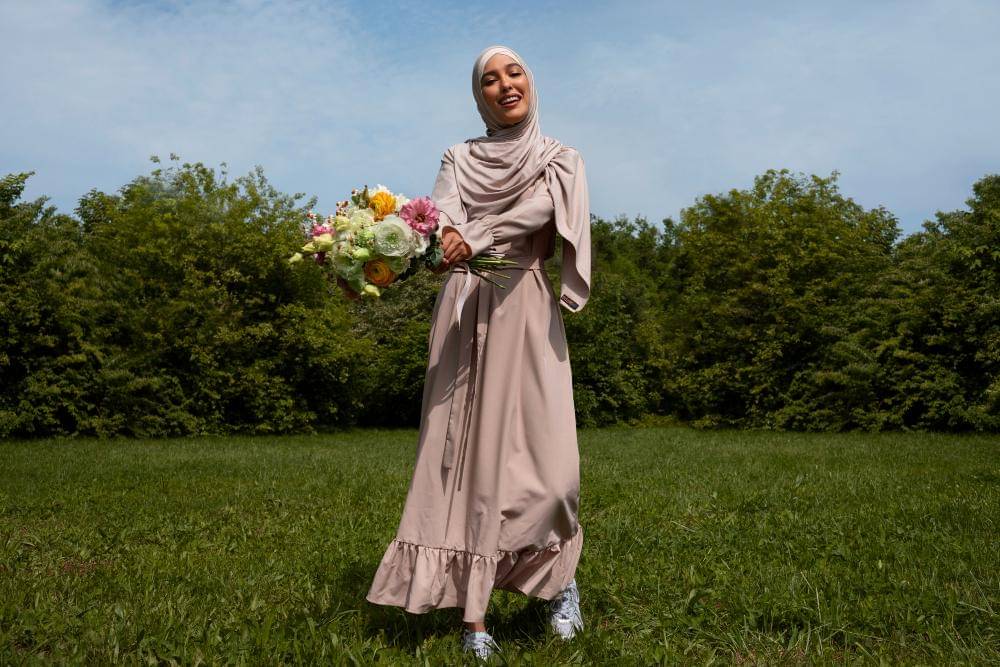 ilustrasi hijab formal dengan gamis