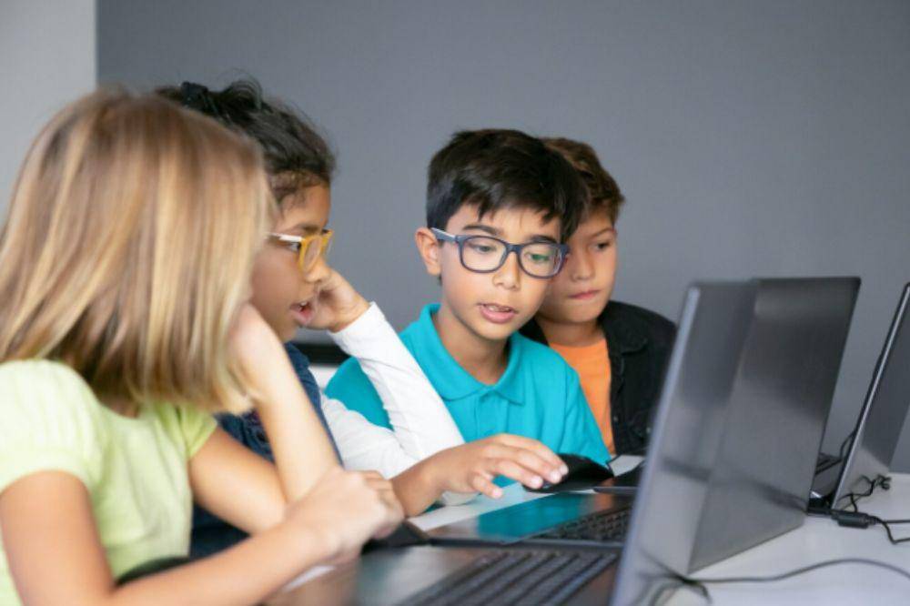 Menyiapkan anak menghadapi dunia kerja masa depan yang serba digital