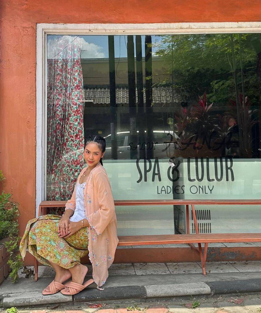 7 Selebriti yang Pakai Kebaya Sehari-hari, Jadi Inspirasi Gaya Mama