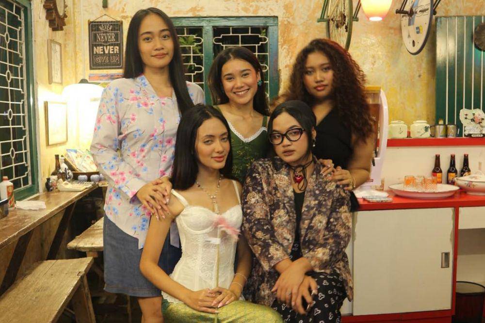 Kebaya Masa Kini: Simbol Gaya dan Identitas Diri Perempuan Indonesia