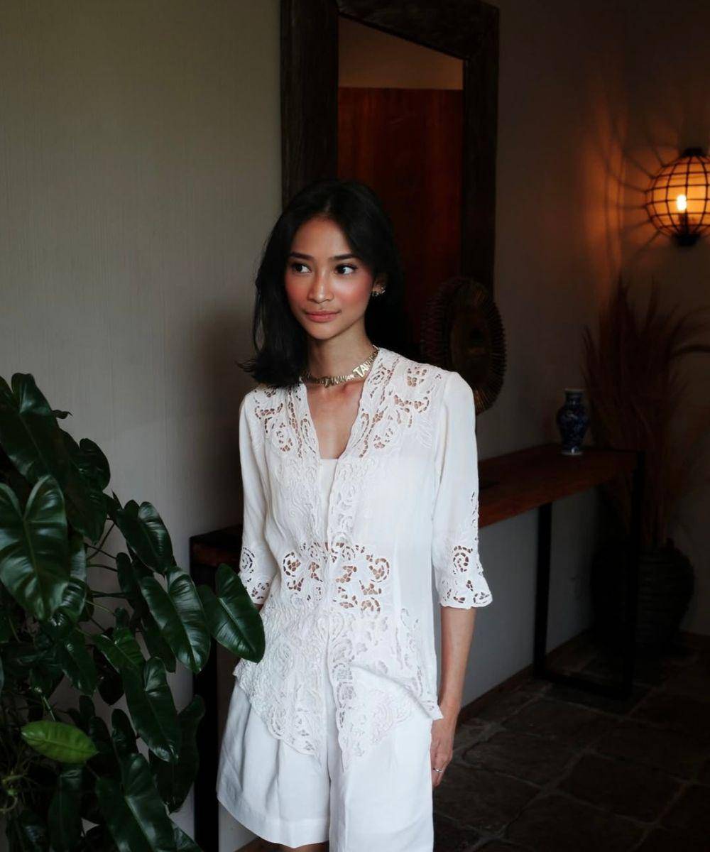 7 Selebriti yang Pakai Kebaya Sehari-hari, Jadi Inspirasi Gaya Mama