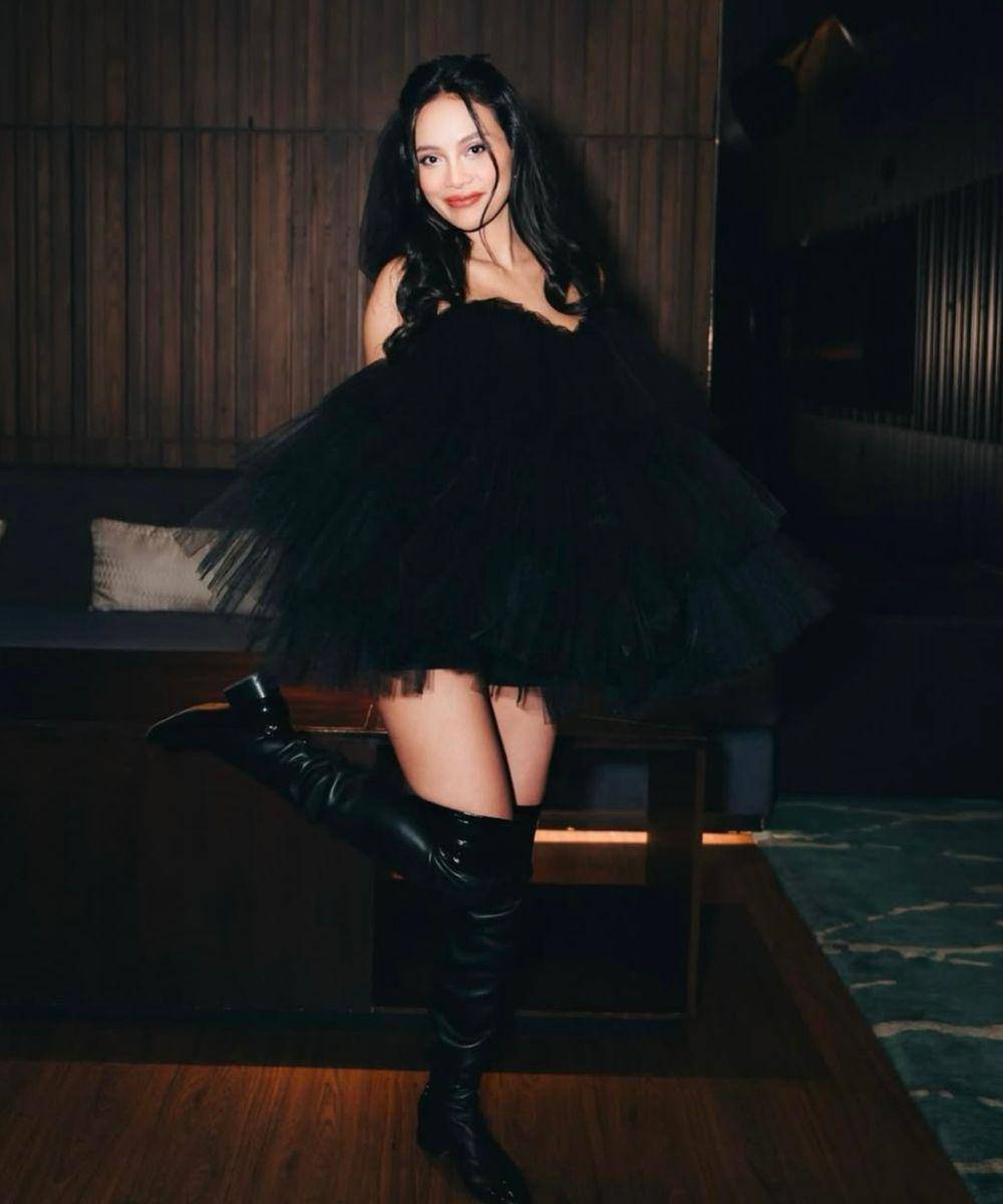 5 Fashion Erika Carlina Saat Kenakan Gaun, Tampil Maksimal!