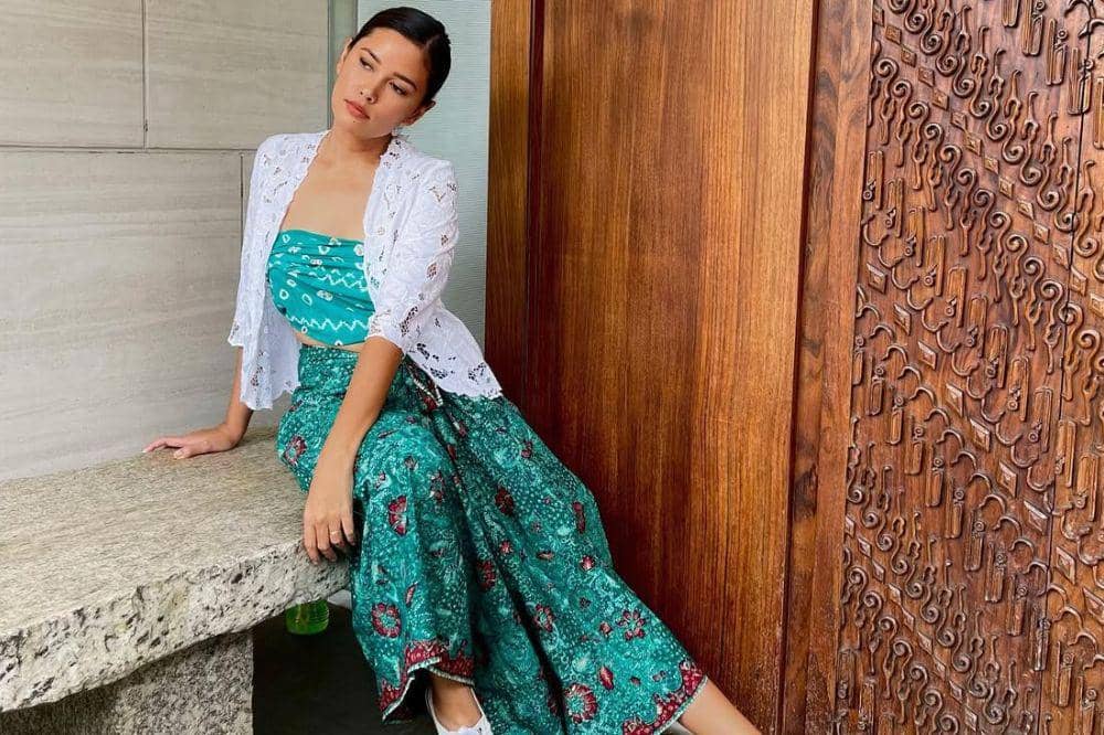 Bukan Sekadar Tradisi, Kebaya Jadi Busana Harian Titi Radjo Padmaja