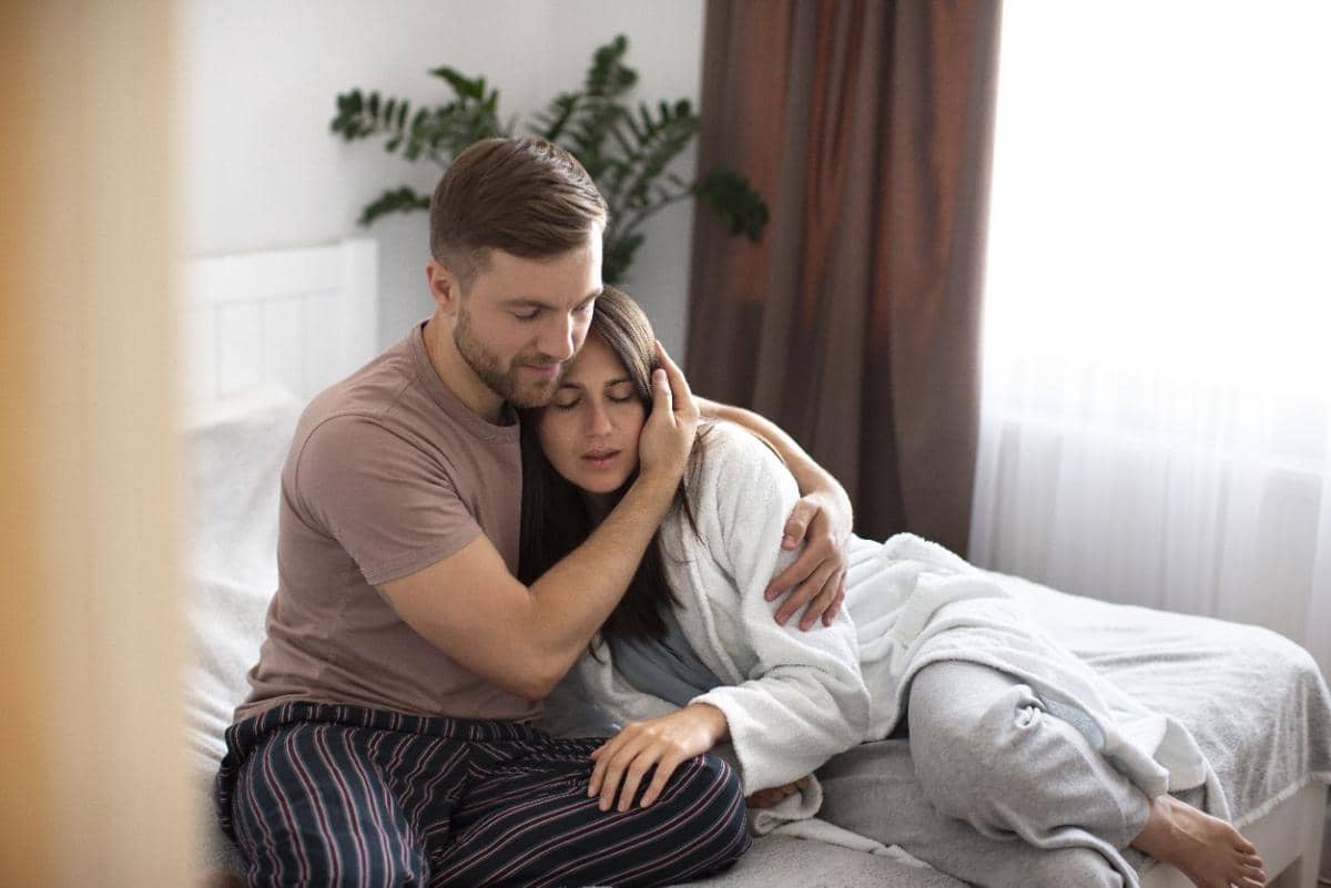 Langkah Tepat Mendukung Pasangan Usai Keguguran