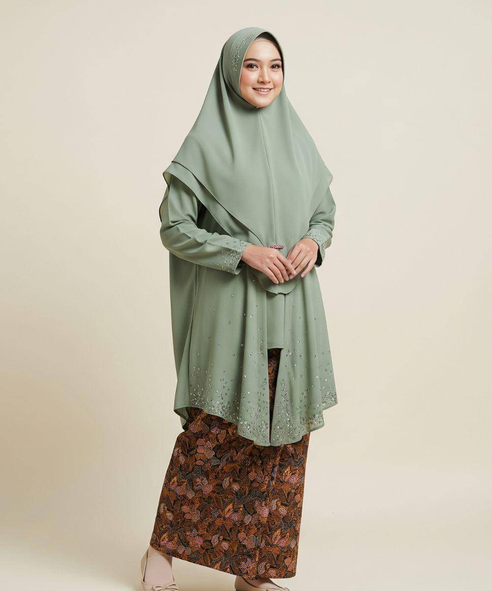 6 Inspirasi Kebaya Hijab Syar'i untuk Mama Tampil Sopan dan Anggun