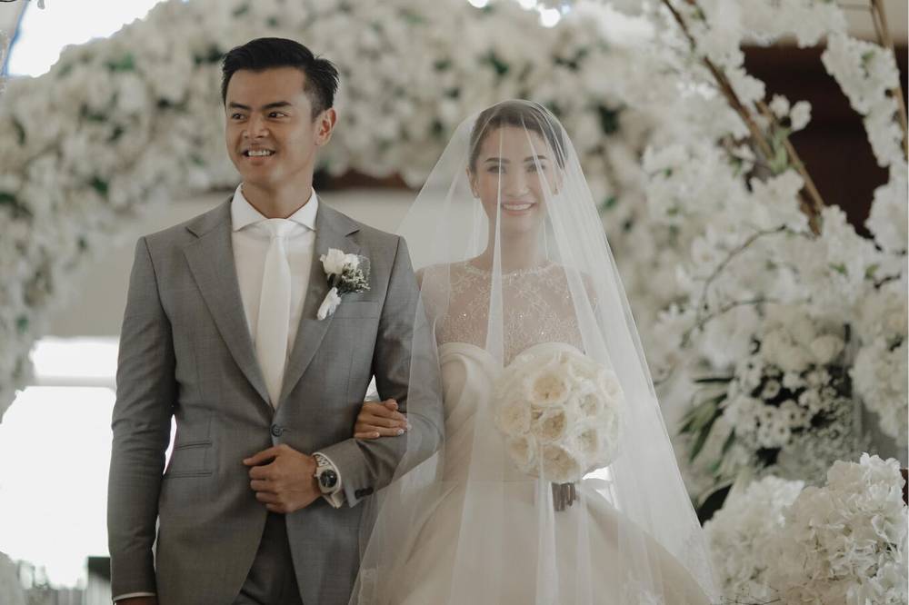 Kisah Cinta Dion Wiyoko dan Fiona Anthony
