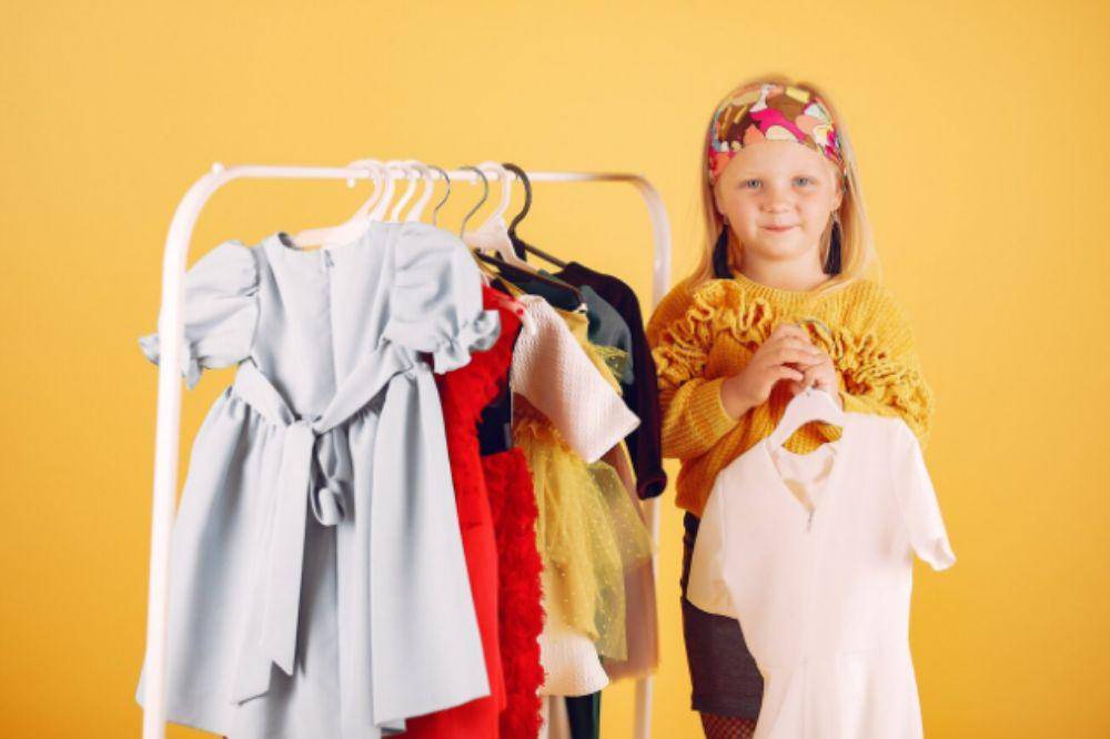 Mengajarkan Anak Pakai Baju Sendiri