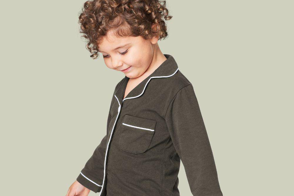 Mengajarkan Anak Pakai Baju Sendiri