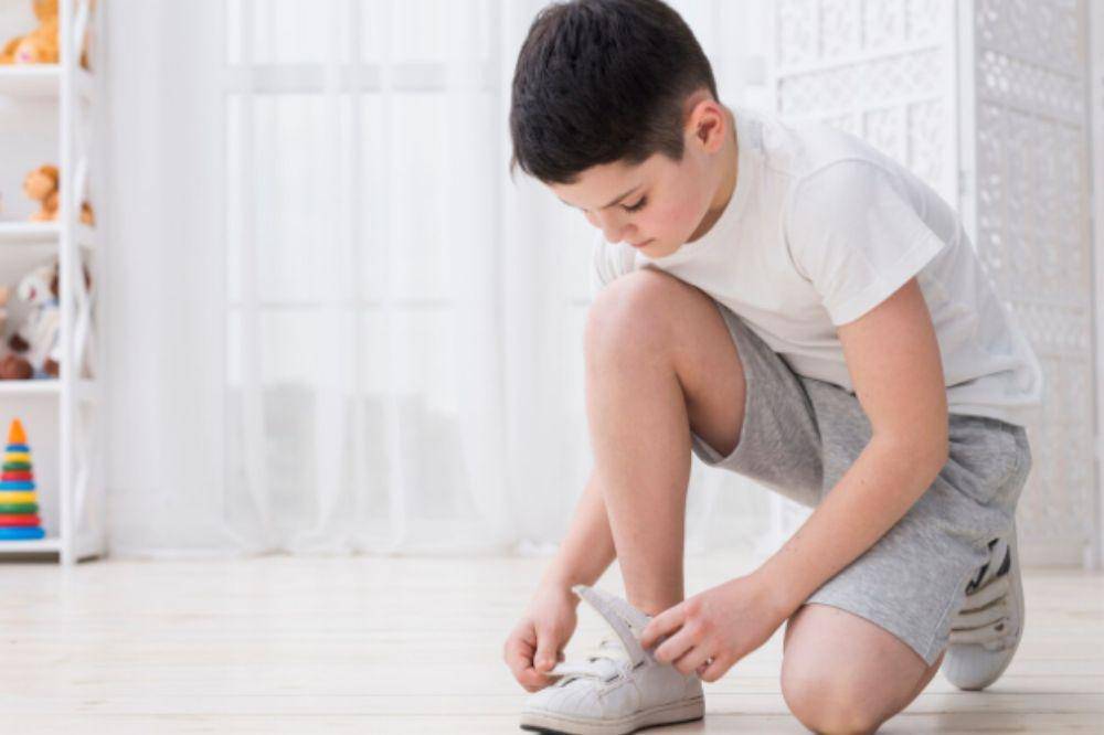 Mengajarkan Anak Pakai Baju Sendiri