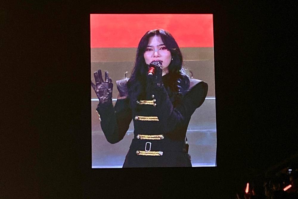 Isyana Sarasvati dan Bernadya Nge-Dance di Konser JKT48 Full House(12).png
