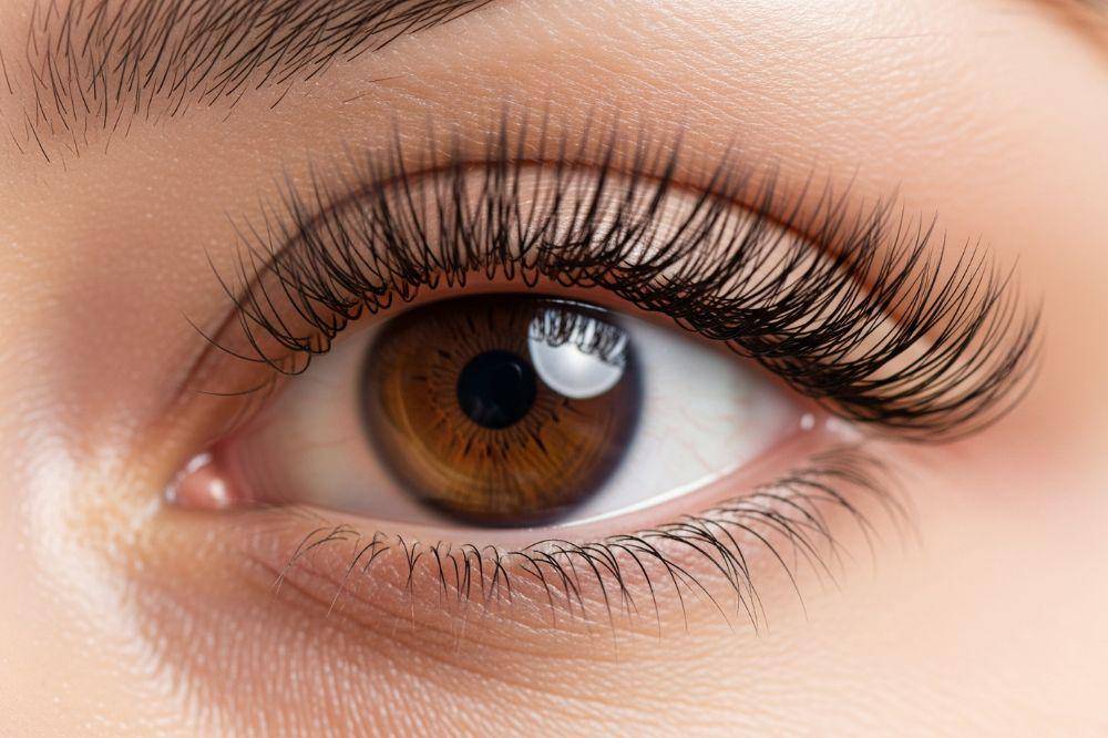 Cara Pakai Cluster Lashes untuk Mata Sensitif