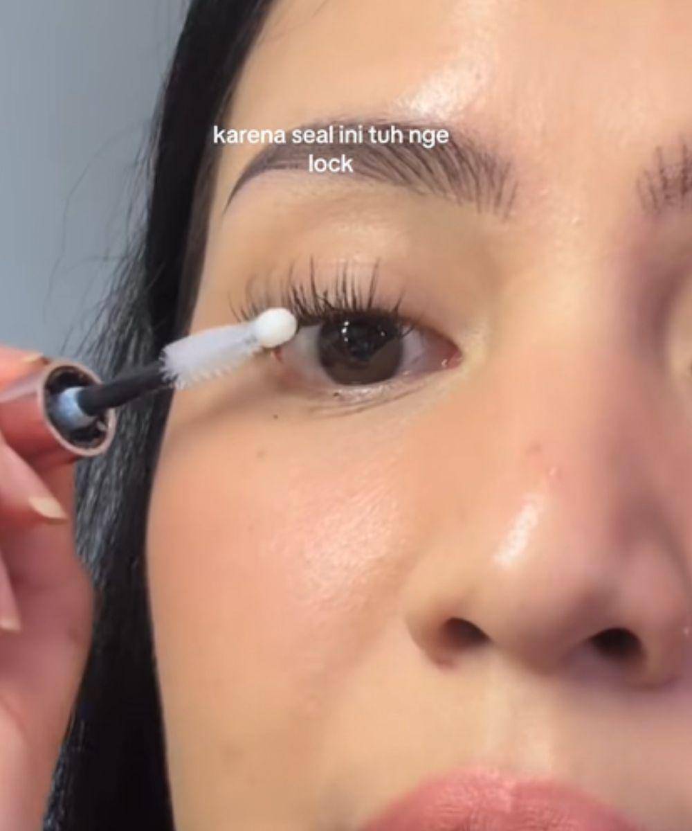Cara Pakai Cluster Lashes untuk Mata Sensitif