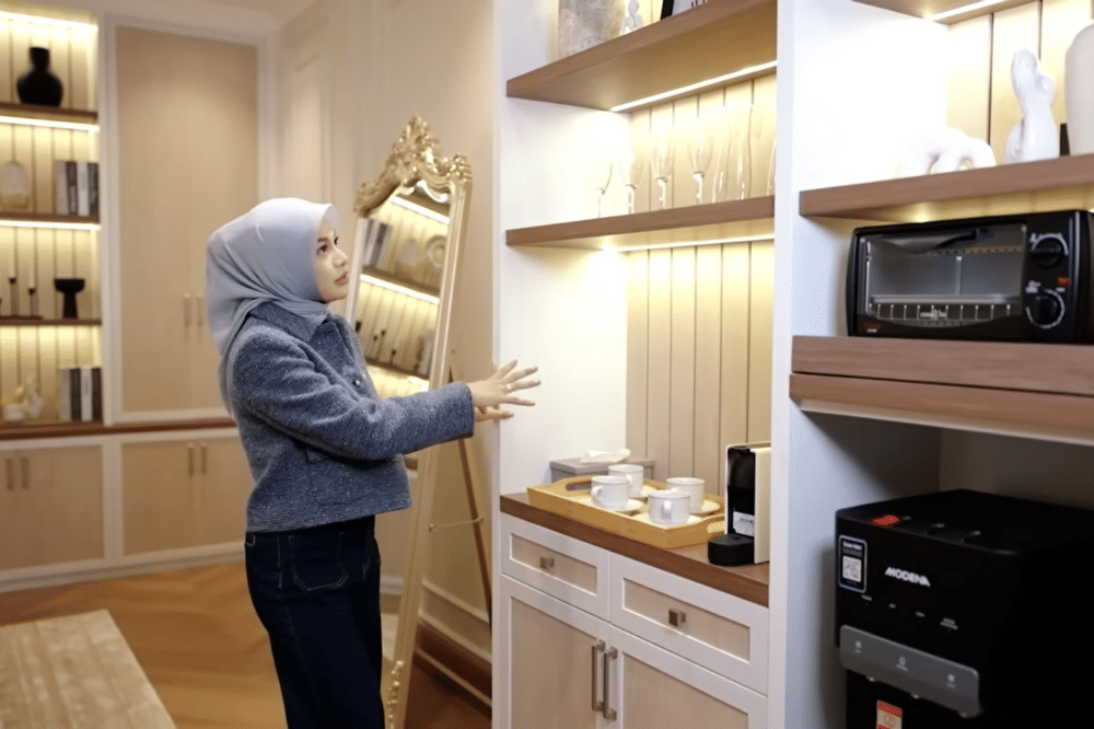 Foto Ruang Kerja Aurel Hermansyah