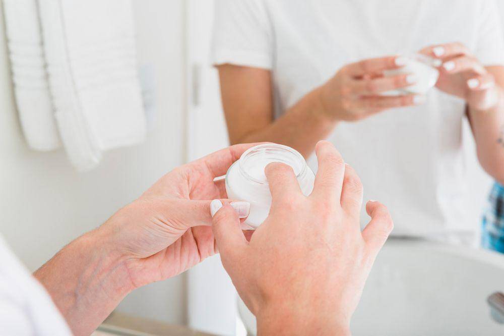 Cara Memakai Serum Eksfoliasi yang Tepat, Pemula Wajib Tahu!