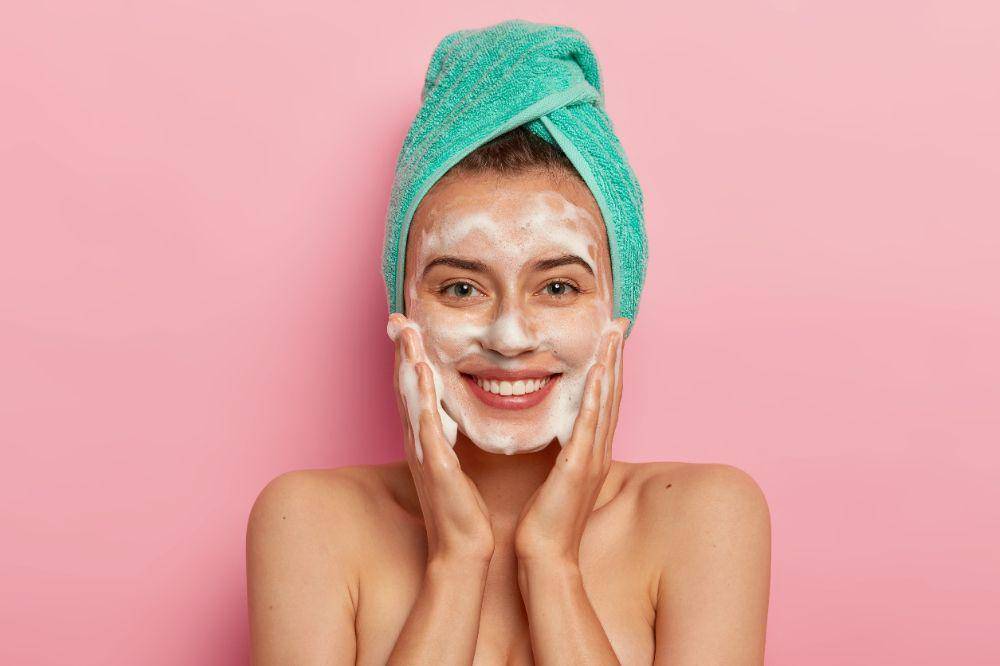 Cara Memakai Serum Eksfoliasi yang Tepat, Pemula Wajib Tahu!