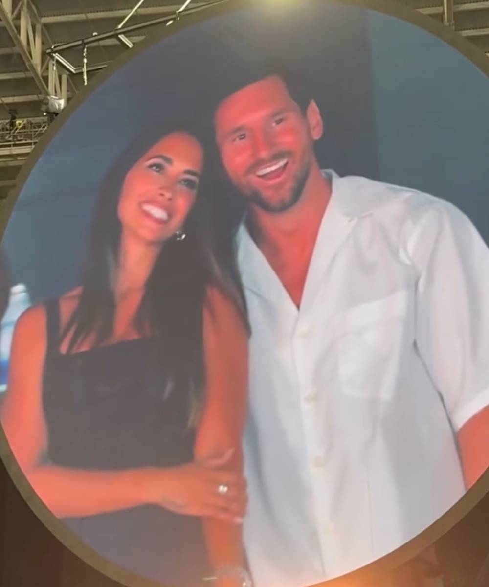 Tampil Kasual, Lionel Messi dan Istri Bikin Baper di Konser Coldplay