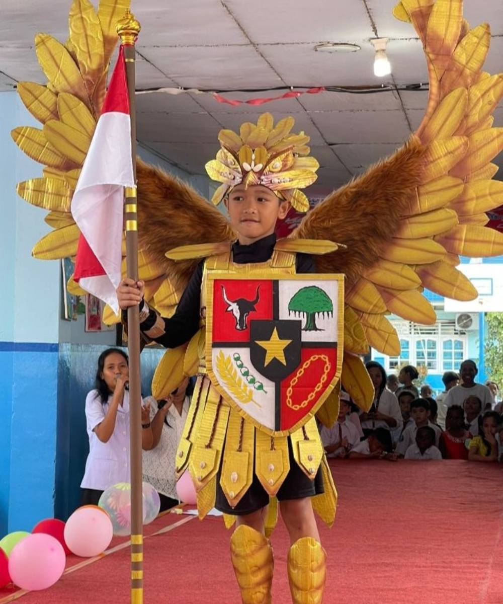 Kostum burung garuda