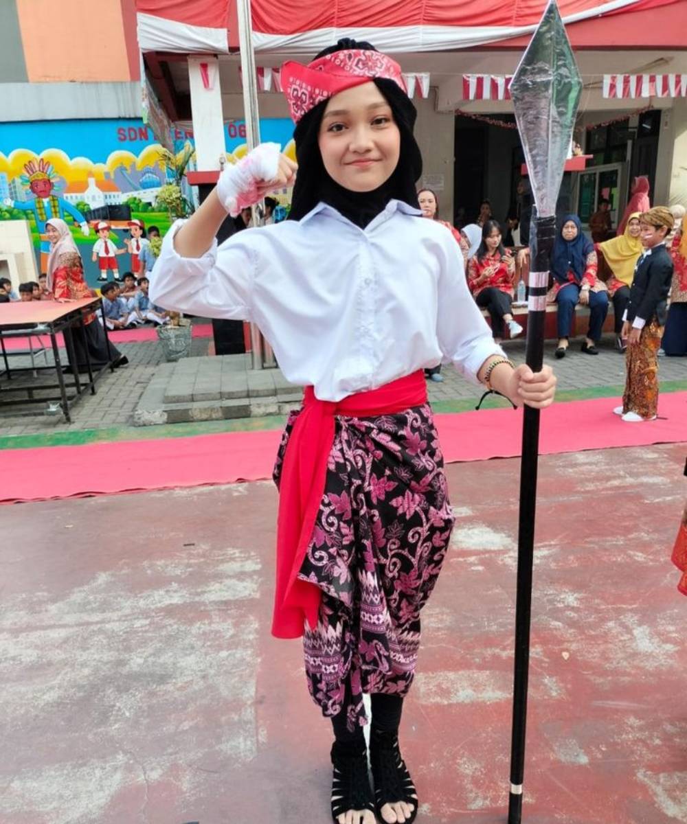 Kostum pahlawan nasional