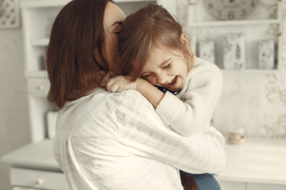 Hindari Terlalu Sering Memuji Anak! Kenali Dampak dan Alternatifnya