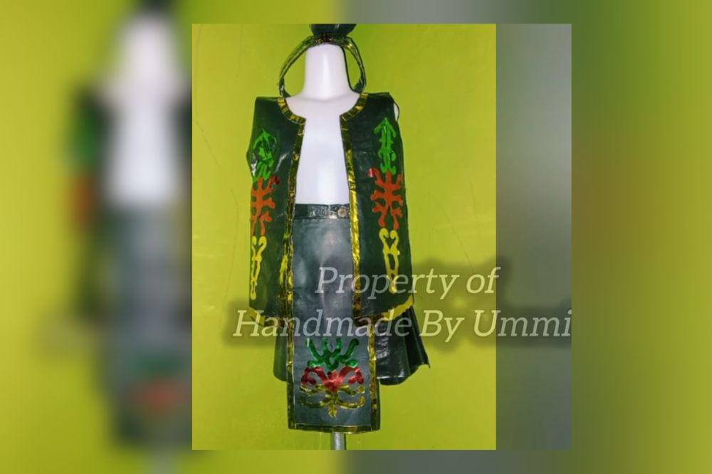 Kostum baju adat dari barang bekas