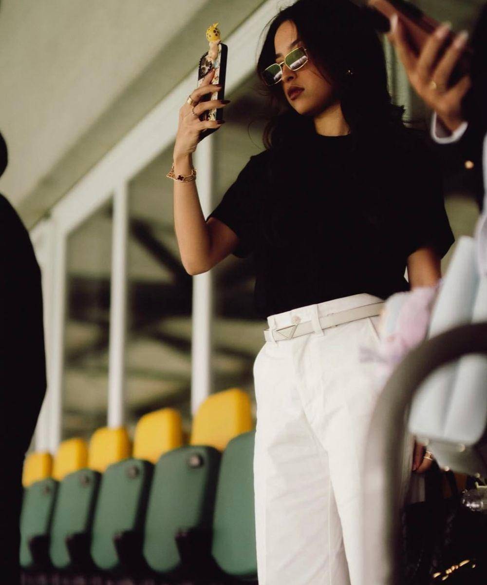 5 Gaya Jennifer Coppen saat Liburan ke Eropa, Makin Chic!