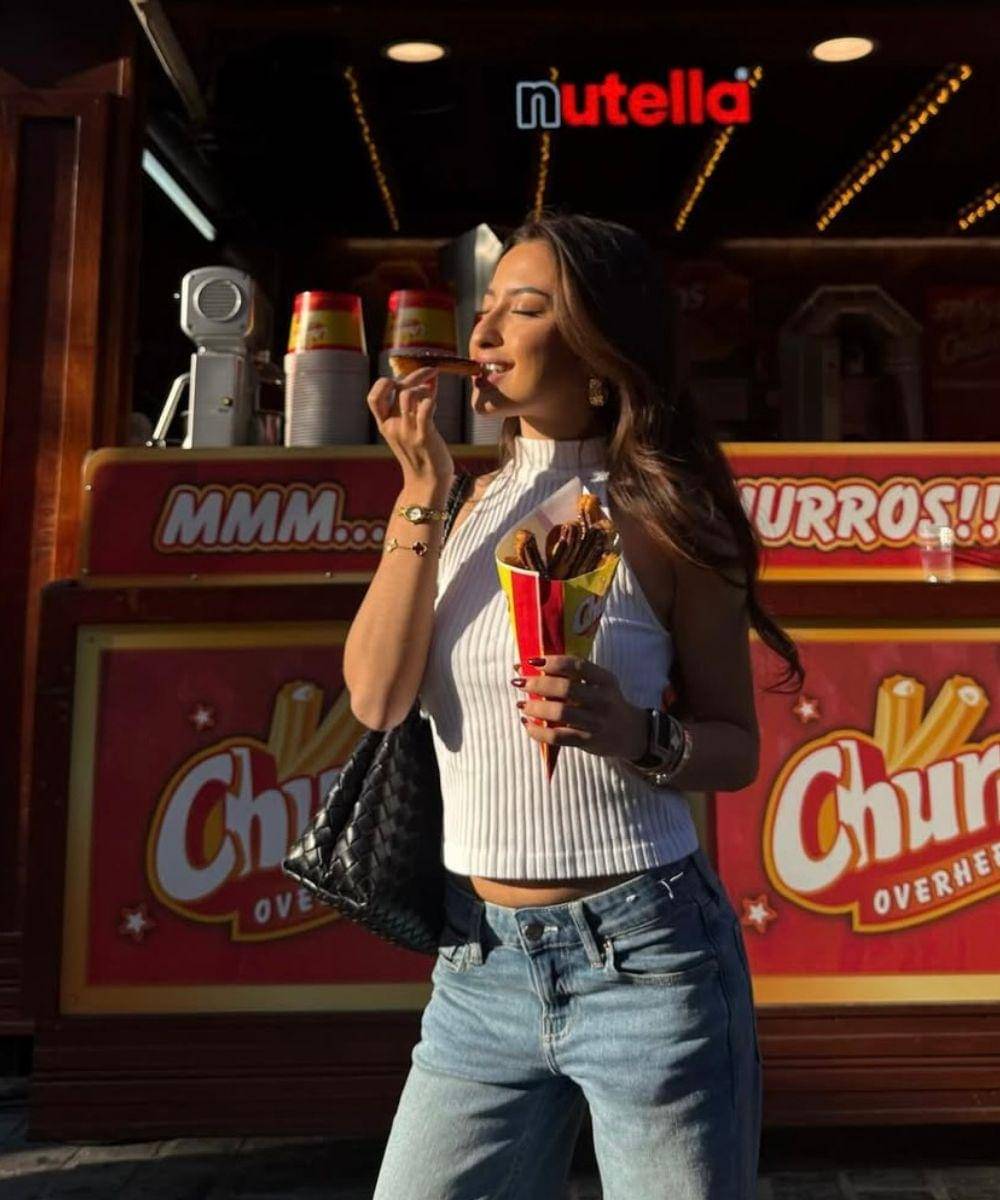 5 Gaya Jennifer Coppen saat Liburan ke Eropa, Makin Chic!