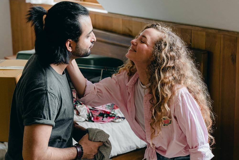 ilustrasi pasangan suami istri romantis (pexels.com/Ketut Subiyanto)