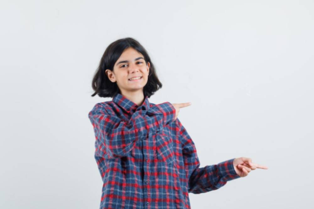 5 Frasa Bahasa Inggris yang Bisa Diucapkan Anak saat Kedatangan Tamu