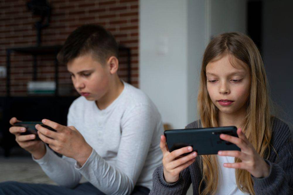 kids with devices