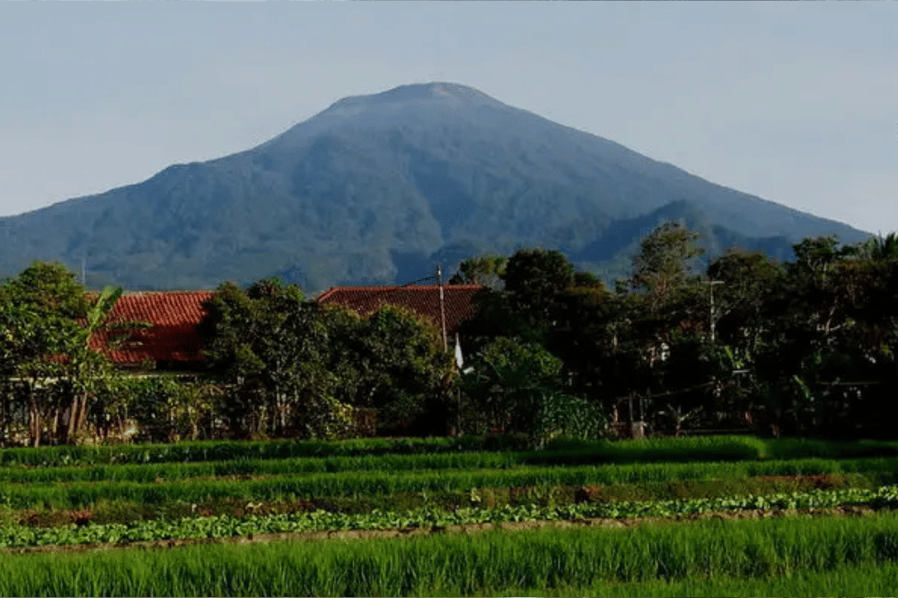 12 Tempat Wisata Alam di Kuningan Terdekat, 4 Jam dari Jakarta! (6).png