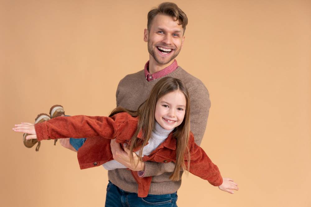 Papa dengan anak perempuannya