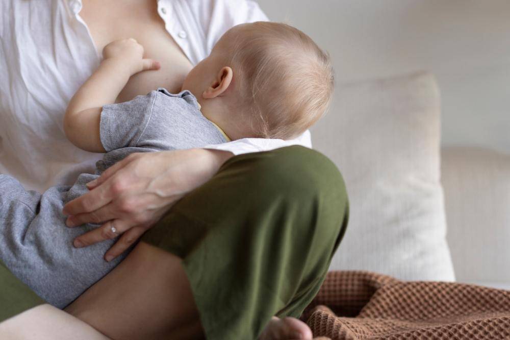 Cara Mengobati Puting yang Lecet Saat Menyusui (4).jpg