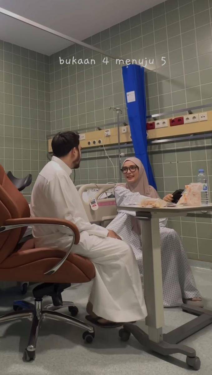 momen persalinan Hamidah Rachmayanti (instagram.com/hamidahrachmayanti)