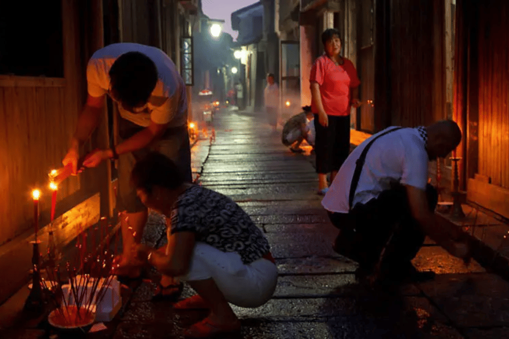 Fakta Larangan Pindah Rumah saat Ghost Month, Ini Alasannya