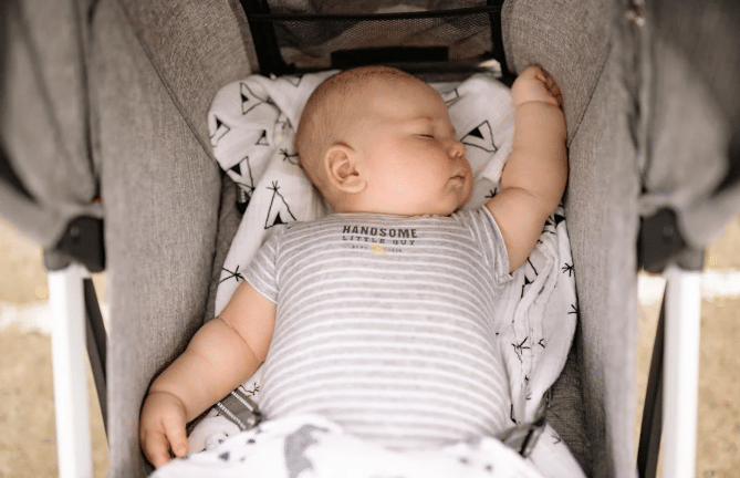 Bayi bisa gelisah karena lapar, haus, atau merasa tidak nyaman 