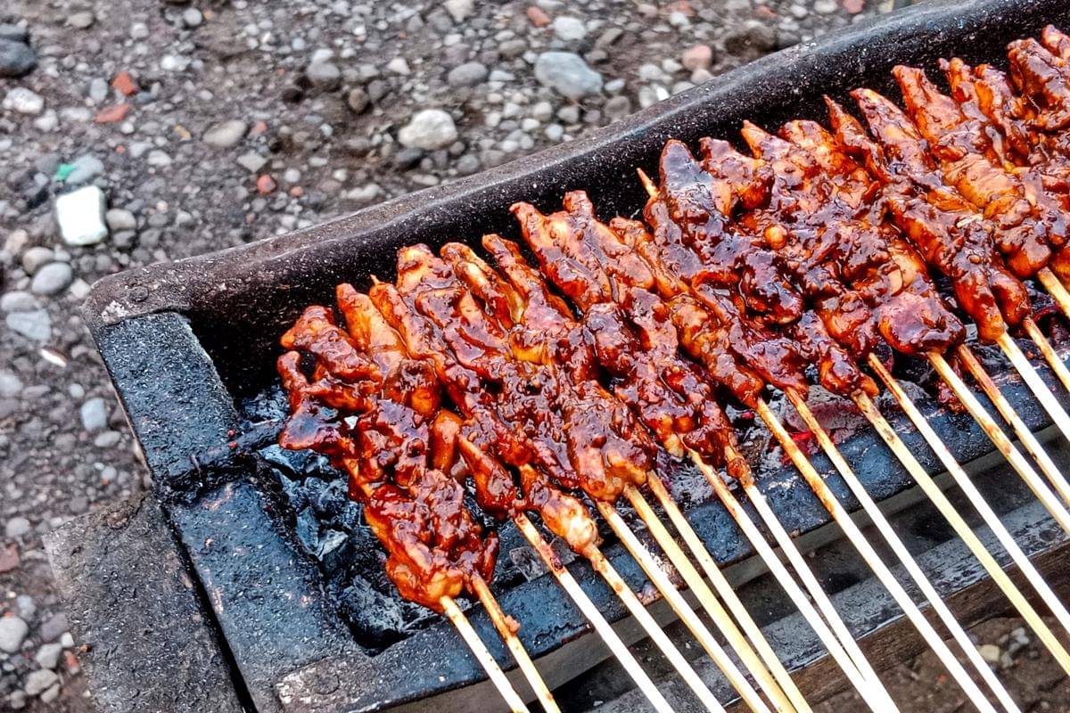 10 Tempat Wisata Kuliner Solo Terdekat yang Lagi Hits