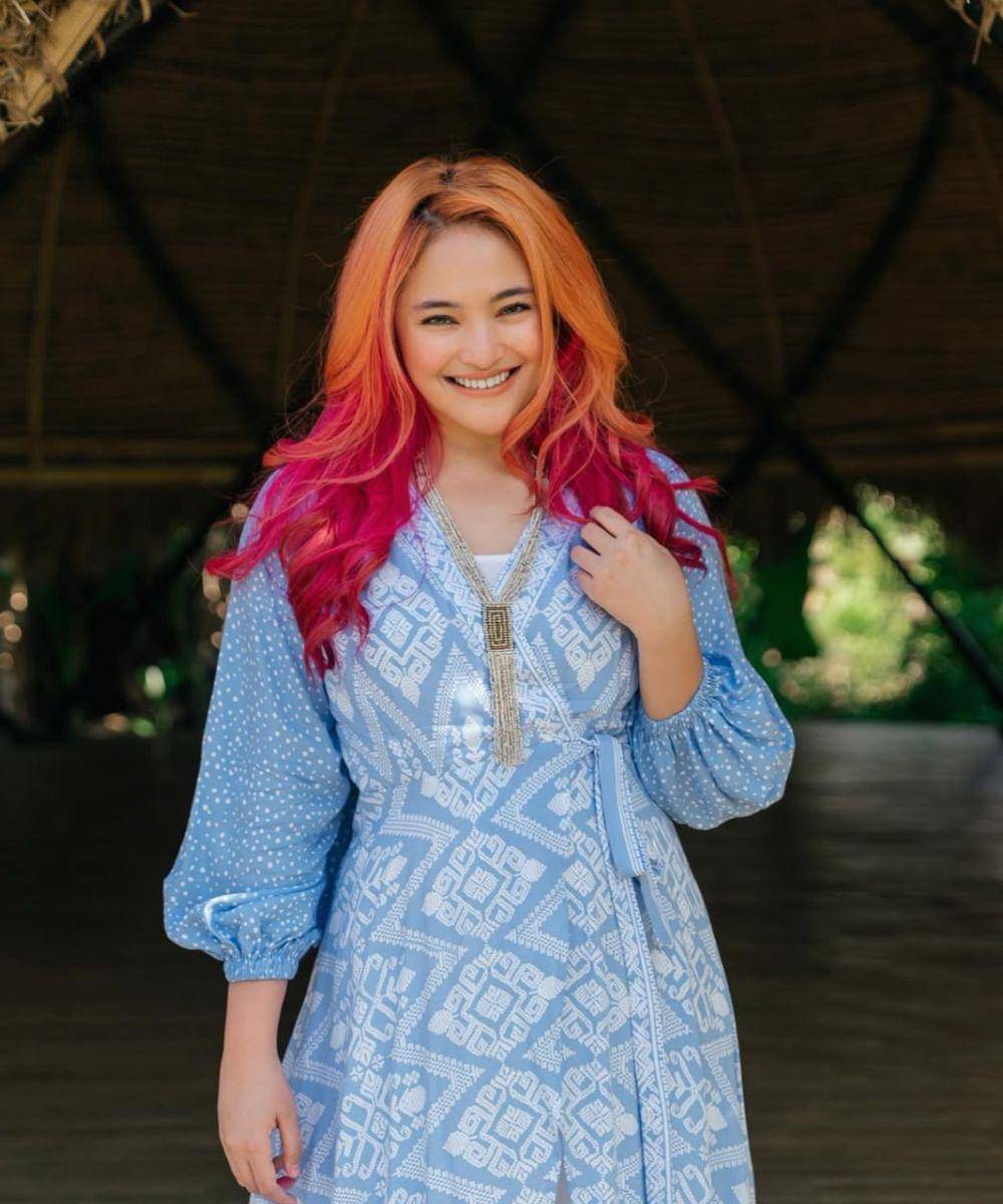 6 Potret Marshanda dengan Warna Rambut Nyentrik, Tampil Berani!  