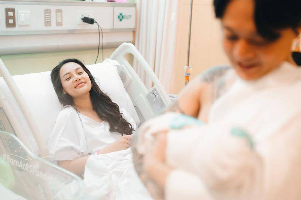 DJ Bravy Ungkap Keadaan Erika Carlina usai Melahirkan