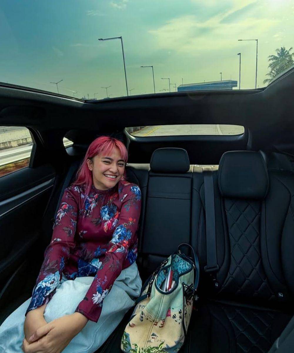 6 Potret Marshanda dengan Warna Rambut Nyentrik, Tampil Berani!