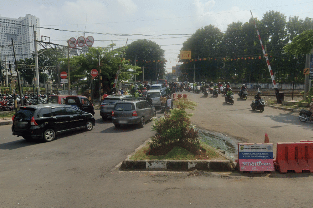 Jalan Perjuangan menuju Stasiun Bekasi