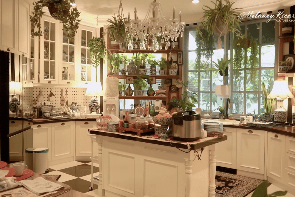 5 Foto Dapur di Rumah Yuni Shara, Bergaya British yang Homey