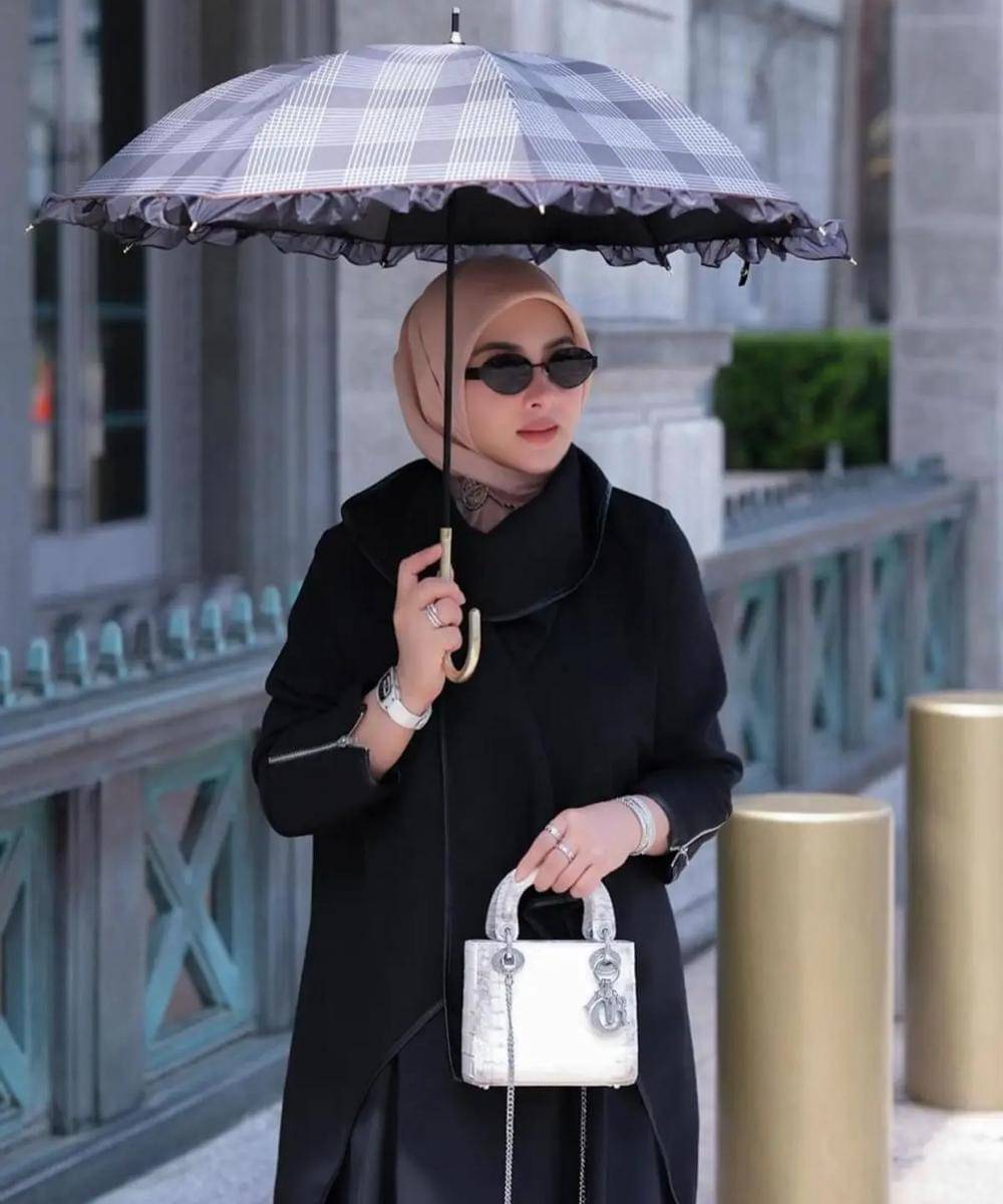 Merek dan Harga Tas Syahrini 1.jpg