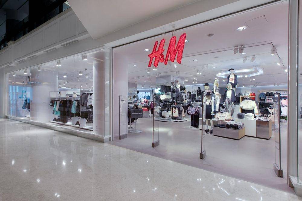 4 Singkatan dan Arti dari Brand Fashion Terkenal, Sudah Tahu?